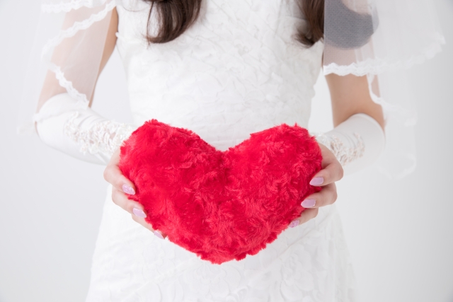 妊娠中でも結婚式はできる?マタニティ婚・授かり婚の準備と注意点ガイド|何ヶ月までOK?演出は?ドレスは?