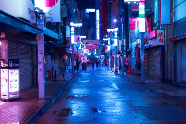 夜職なのにお金が貯まらない…借金に悩むあなたへ｜キャバ嬢・ホストが抱える現実と心の葛藤